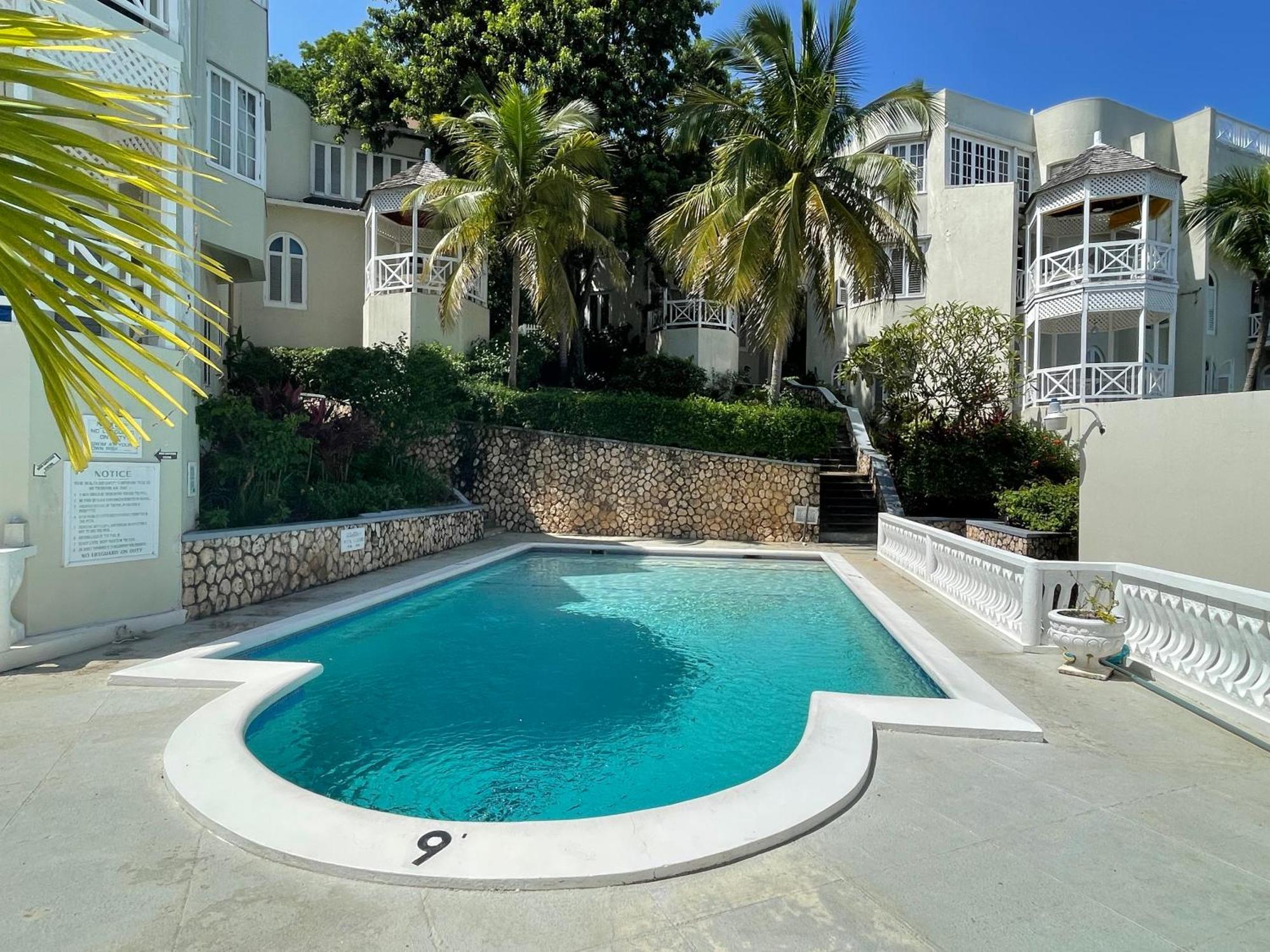 Oceanbreeze Jamaica Penthouse, 7-Minute Walk To Beach オーチョ・リオス エクステリア 写真