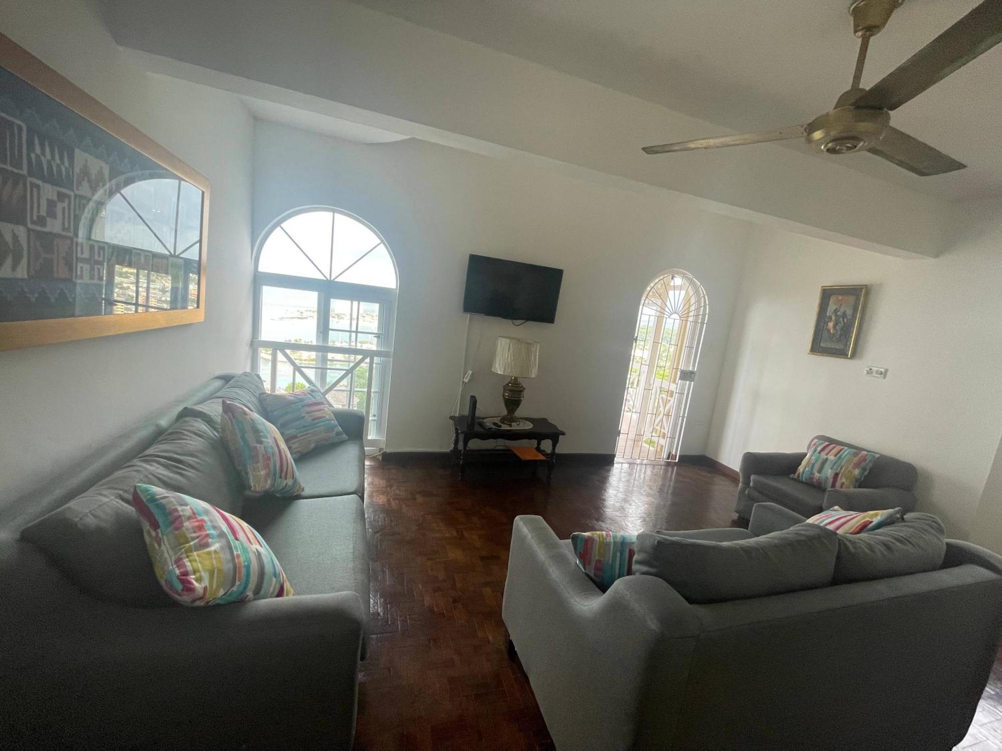 Oceanbreeze Jamaica Penthouse, 7-Minute Walk To Beach オーチョ・リオス エクステリア 写真