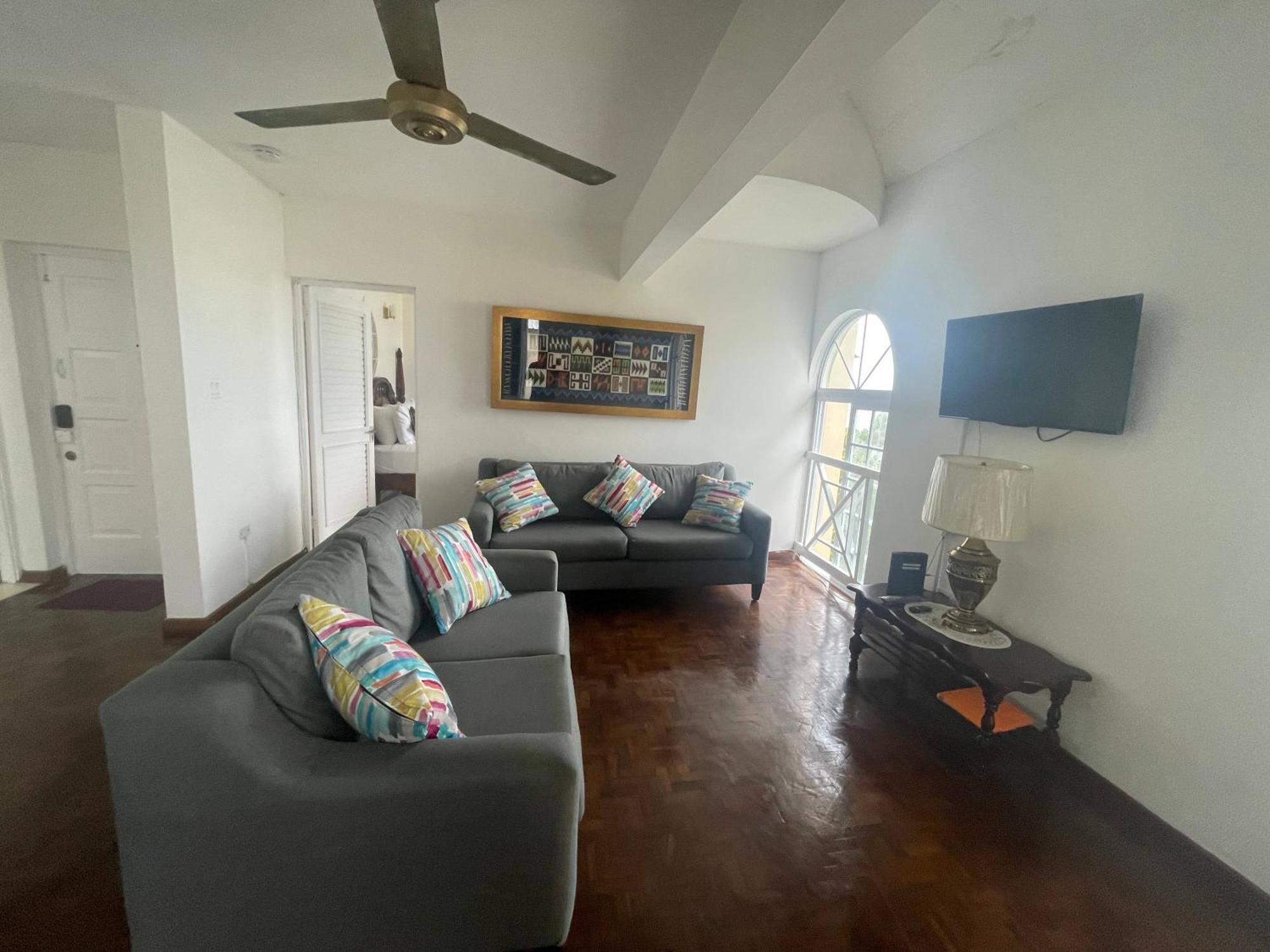 Oceanbreeze Jamaica Penthouse, 7-Minute Walk To Beach オーチョ・リオス エクステリア 写真